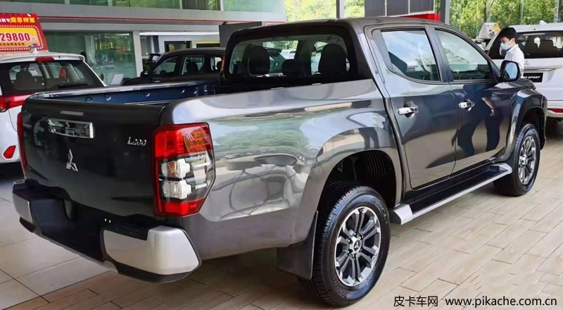 Mitsubishi L200 pickup truck will arrive at the store in China, or it will be pre sold soon