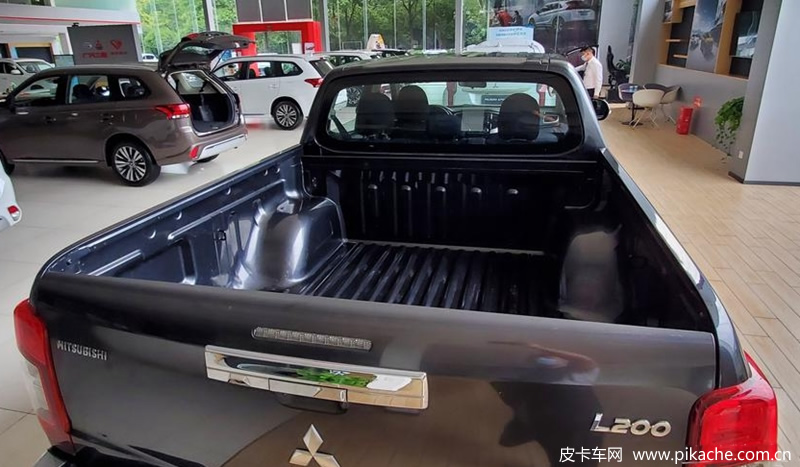 Mitsubishi L200 pickup truck will arrive at the store in China, or it will be pre sold soon