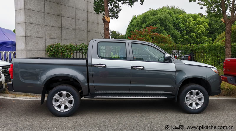 Jac T6 diesel engineering pickup truck is on the market with a sales price of 89800-104800