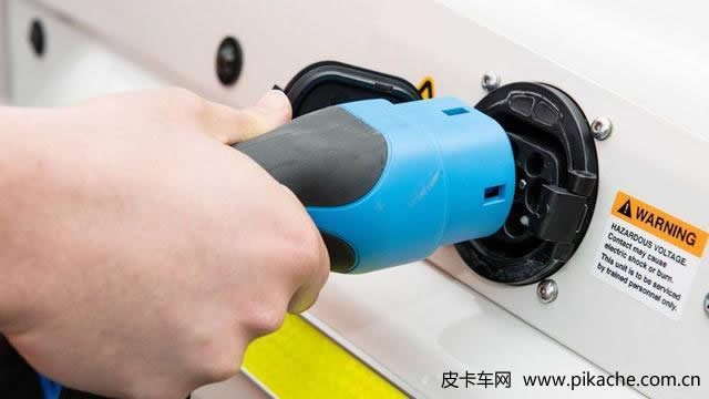 豐田L(fēng)C70電動(dòng)版皮卡測(cè)試照曝光，專為礦山環(huán)境打造