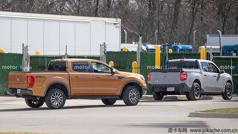 福特Maverick與Ranger皮卡同框，車身尺寸差距明顯