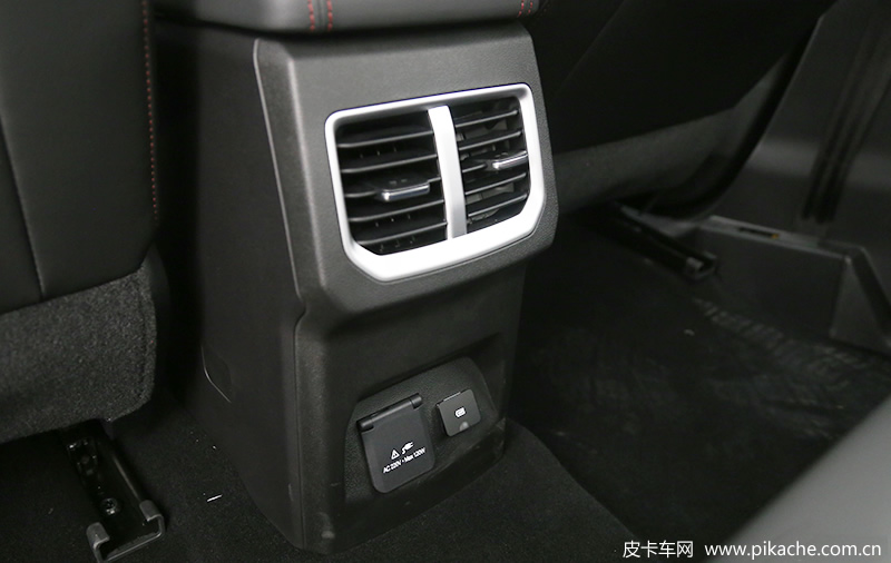 考慮皮卡后排乘坐舒適度，配備后排空調出風口皮卡車型推薦
