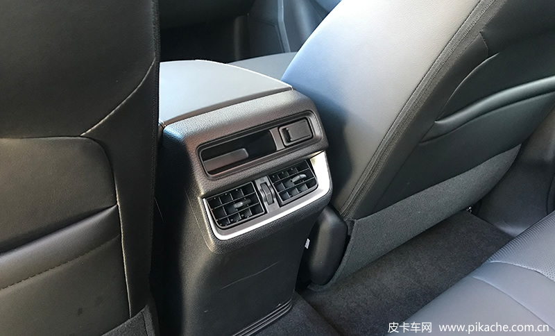 考慮皮卡后排乘坐舒適度，配備后排空調出風口皮卡車型推薦