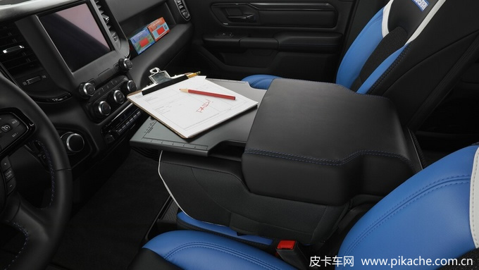 Mopar攜兩款改裝版RAM1500皮卡車型亮相SEMA改裝車展，主打戶外越野運(yùn)動(dòng)風(fēng)