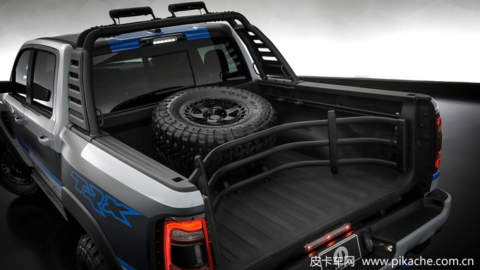 Mopar攜兩款改裝版RAM1500皮卡車型亮相SEMA改裝車展，主打戶外越野運(yùn)動(dòng)風(fēng)