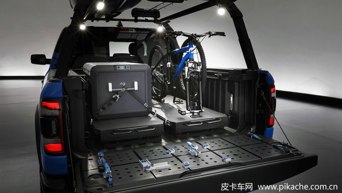 Mopar攜兩款改裝版RAM1500皮卡車型亮相SEMA改裝車展，主打戶外越野運(yùn)動(dòng)風(fēng)