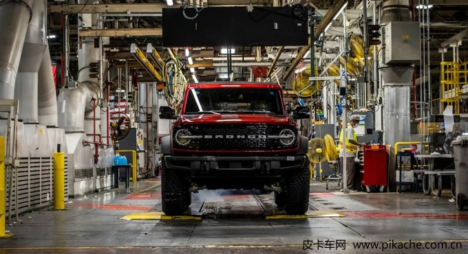 福特BRONCO皮卡版亮相SEMA改裝車展，由福特的合作伙伴BDS操刀