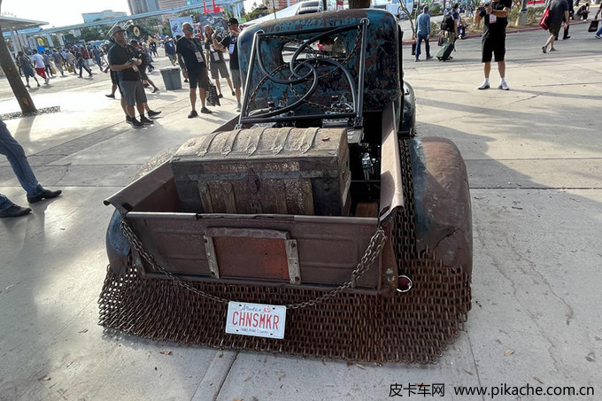 SEMA改裝展驚現(xiàn)“瘋狂麥克斯”爆改皮卡，末日感十足