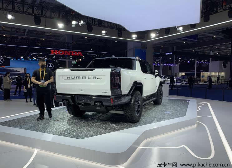 GMC HUMMER EV电动皮卡正式亮相中国2021进博会