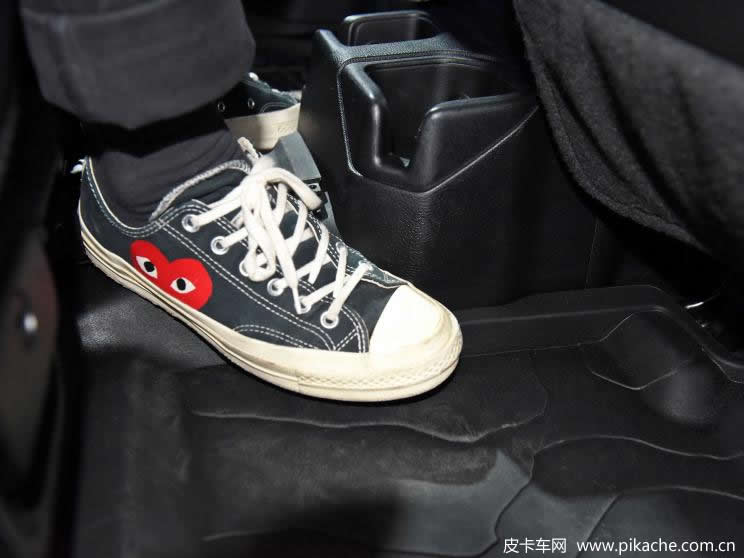 2021廣州車展實拍Jeep角斗士皮卡先行版，預(yù)計2022年一季度開售