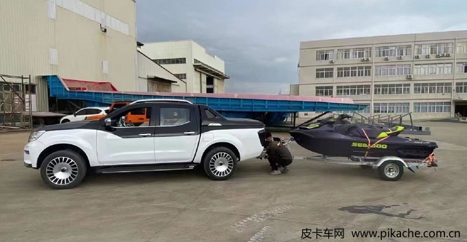 鄭州日產納瓦拉皮卡游艇版意外曝光，邁巴赫雙色車身風格