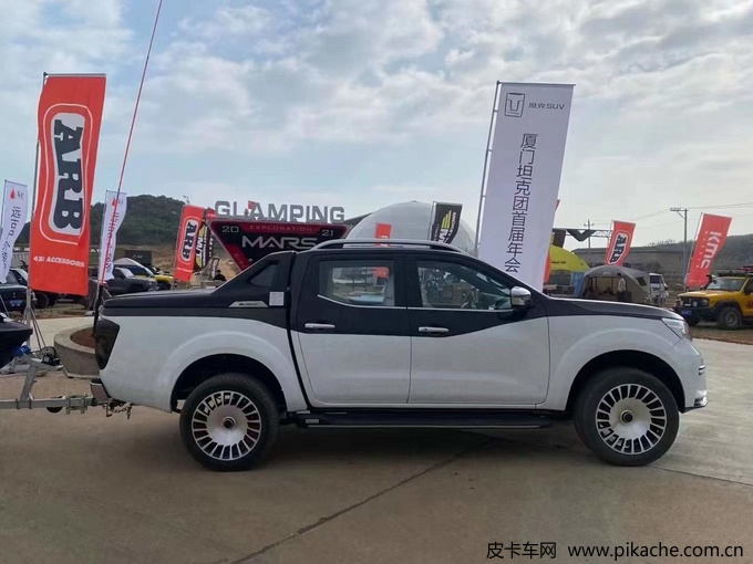 鄭州日產納瓦拉皮卡游艇版意外曝光，邁巴赫雙色車身風格