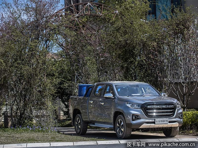 长安凯程F70皮卡推出平底货箱版，售价11.69万元起，均为长箱车型