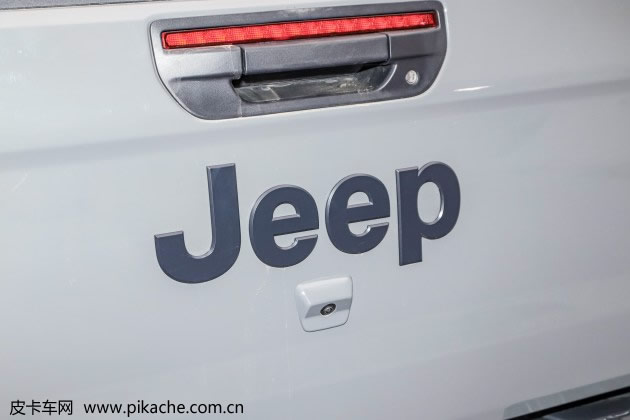 易车网抢先试驾Jeep角斗士皮卡，大排量V6自吸+全国限量500辆