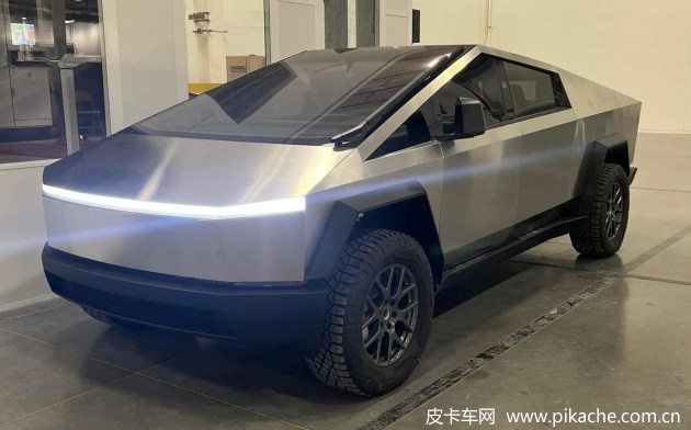 特斯拉展示太陽(yáng)能增程拖車(chē)，可為Cybertruck皮卡提供電力