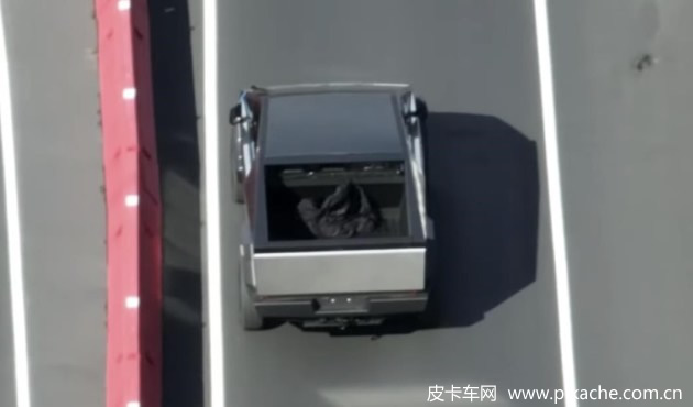 特斯拉展示太陽(yáng)能增程拖車(chē)，可為Cybertruck皮卡提供電力