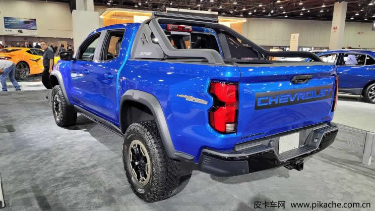 全新庫(kù)羅德皮卡ZR2 Desert Boss版車型亮相北美車展