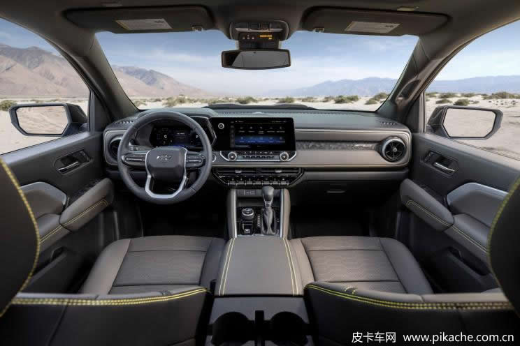 全新庫(kù)羅德皮卡ZR2 Desert Boss版車型亮相北美車展
