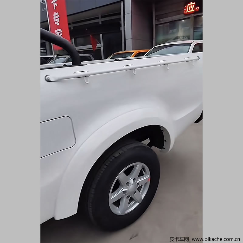 新款江鈴寶典皮卡實(shí)車圖曝光，換裝家族化前臉