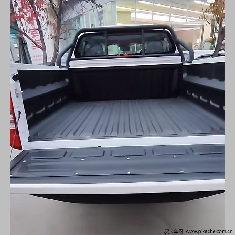新款江鈴寶典皮卡實(shí)車圖曝光，換裝家族化前臉